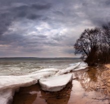 ..............Тревожное настроение............. / Минское море. Апрель.