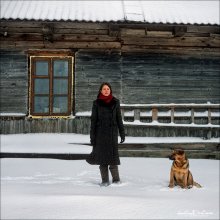 Портрет на зимнем хуторе / Оля, кошка и собака.

А еще окно и две лестницы.
Найда, зараза, в последний момент моргнула.

Оля Горват (Беляева), 1 января 2011 года.
80PS, Velvia50.

Лучше смотреть в полный экран на белом.