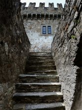 Лестница / О симметрии. ))
Старая крепость.