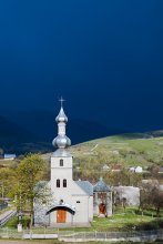 Перед грозой / Церковь в Синевире (Карпаты).