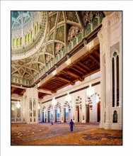 Храм / Мужской молитвенный зал Большой Мечети в Маскате, Оман.