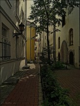 Июньские тени / Старинный дворик в Риге