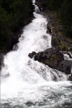 Водопад вечером / Водопад вечером на Неройфьорд в Норвегии