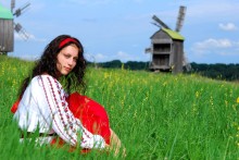 Украиночка / Красивая девушка в национальном костюме