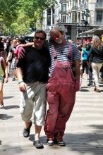 Улмчная клоунада / Барселона, Испания, клоун развлекает туристов