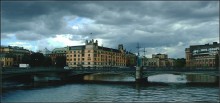 В Стокгольме пасмурно / Переферийный вид шведского парламента и оперы