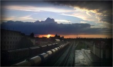 Sunset on the railway / Красивый летний вечер, дождь...
Фотоаппарата под рукой не оказалось, пришлось использовать что есть - мобильный телефон...