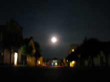Луна над улицей / Мистический пейзаж...