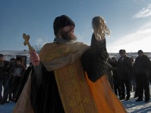 Праздник Крещения / Девятнадцатое января 2009, праздник Богоявления, или Крещения Господня. Забайкалье, мороз под тридцать... Снято мыльницей цифровой.