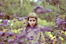 Девочка в цветочном саду. / girl in a flower garden