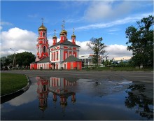 Дождь прошёл, и лужи заблестели... / Сретенский храм, г. Дмитров Московской области.