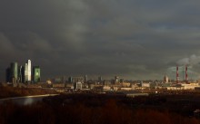Луч света, который будет Москву.... / Воробьевы горы. снимок 2010г.