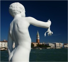 Венецианские контрасты / Скульптура американца Чарльза Рэя, нашего современника