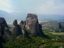 Защитники? / Метеоры  — один из крупнейших монастырских комплексов в Греции