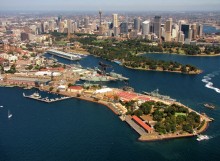 Пролетая над Сиднеем / Снимок Сиднея (Австралия) сделан в марте 2011 года с гидросамолёта.