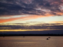 Рыбаки встречают рассвет / Залив в месте слияния Сожа и Ипути.