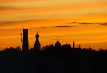 Закат на фоне города / г. Вологда