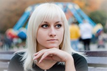 Карусель / Инна на фоне аттракционов
