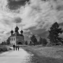 Служили три товарища. / Страничка из деревенской жизни.