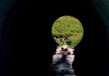 Труба / В одном известном месте в Беларуси.
Многие там побывали.
Попробуйте угадать.