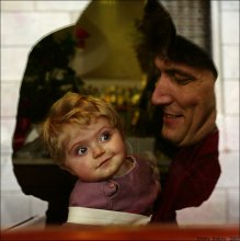 Портрет мальчика и его папы / Случайные люди, отражения. 
Rolleiflex 2.8F, Fuji Pro 160S