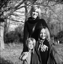 Фотография 3 / Rolleiflex 2.8F
Debbie and her kids