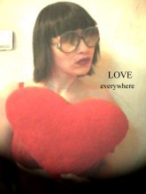 Love everywhere / она повсюду. ты ждёшь её, а она стоит уже сзади и улыбается тебе в спину