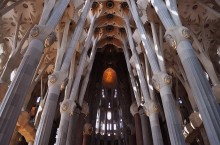 Саграда де Фамилия / Церковь в Барселоне, в районе Эшампле, строящаяся на частные пожертвования начиная с 1882 г., знаменитый проект Антонио Гауди
