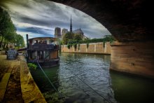 under the bridge / notre dame de paris, hdr