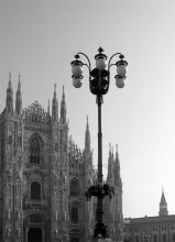 Уличные светильники в Милане / Уличные светильники и парковые фонари De Majo, восхищают публику в Милане.Дизайнерские светильники из Италии способны раздвинуть границы привычного.