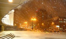 Снежная охра / Городской вечерний свет дат свои оттенки и цвета обычным проявлениям природы