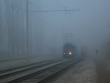 Мечтательный туман / Плотный утренний туман спрятал границу земли и неба, украл горизонт...все стало единым целым мечтательно-голубого цвета, в дымке которого в одной точке сошлись чьи-то три направления