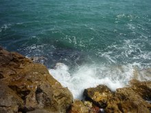 Волна / Море встречается со скалой.