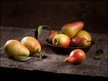 pears / груши на столе
