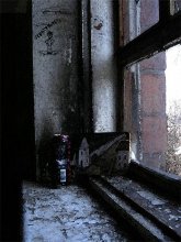 Окно на лестнице / Окно на лестнице за мусоропроводом.