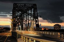 Alexandra Bridge Ottawa / Мост Александры, фр. pont Alexandra, англ. Alexandra Bridge, 
Сооружение моста было завершено в 1901 г. В нём участвовали железнодорожные компании региона: Pontiac and Pacific Junction и Chemin de fer de la Vallee de la Gatineau. Компания Hull Electric использовала мост, чтобы связать трамвайные сети Элмера, Халла и Оттавы