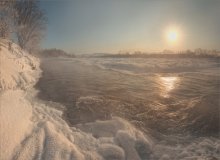 Сквозь туманную вуаль... / Солнце светит прямо в даль...