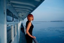 хочется на дачу / никто не простыл- модель сама так оделась для съемок в декабре