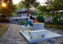 Вечер в Гонконге / Снимок сделан в декабре 2009 года в парке Cowloon Walled City (Гонконг, Китай)