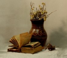Этюд с вазой и книгой. / ______