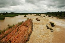 Кадуна / Река Кадуна. Сезон дождей.

Река получила своё название от крокодилов, которые жили в районе реки. Кадуна на языке Хауса означает «крокодилы, крокодилье место»