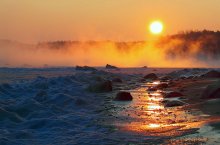 Холодный рассвет на Балтике / Дождались морозов, кое-где море у берега замёрзло, а открытая вода парит...