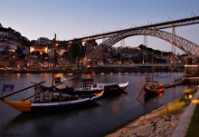 Night Porto / Вид на ночной Порту из города Вила-Нова-де-Гайя, который находится на другом берегу реки Дору. Именно в Вила-Нова-де-Гайя находятся знаменитые винные погреба с португальским портвейном.