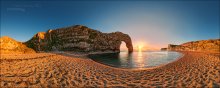 Dorset. Lulworth. Sunset / графство Дорсэт. Скальная арка Durdle Door в природном парке Люльворт.
Раскрашенные закатом знаменитые меловые скалы на южном побережье. Когла-то они были дном доисторического моря, а потом дали название и всему Туманному альбиону. «Альба» означает «белый».

Формат: HDR, вилка экспозиции - 3 кадра, 2 ряда по 8 позиций с перекрытием. 

P.S. Это часть сферической панорамы, которую целиком можно посмотреть здесь: 
http://universe.by/panoramgalleries/41/panorams/46