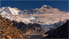 рассвет / Гора Гуачунг Канг - является самой высокой горой региона Кхумбу в Махалангур-Гимале и самая высокая вершина между Чо Ойю и Эверестом. Гора находится на границе между Непалом и Тибетом. Высота 7952 м над уровнем моря,сползающий с нее ледник Нгозумба с Гокйо Пик 5360м,панорама