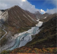 Река Дудх-Коси, начало... / Дудх-Коси (दुध कोसी — молочная река) — река в Непале, одна из самых высокогорных и труднодопроходимых рек мира... (из Википедии)