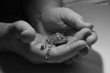 Свет сердца / любимый брелок и любимые руки. Соединила и вот, что получилось. Надеюсь, не плохо смотрится