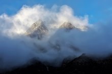 В облаках... / Рассвет в Гималаях