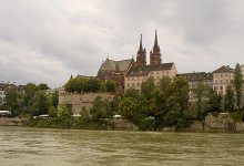 Дождливый день в Базеле / Вид на базельский собор через Рейн. Вода там и правда зеленая:)