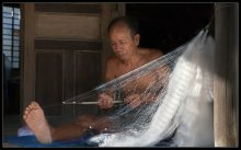 Рыбак и его сеть... / В августе я оказалась в небольшом и очень старом китайском городке, Хой Ане, что расположен в самом центре Вьетнама. И чисто случайно наткнулась на рекламный буклет, который лежал в отеле- *Проводим Фототуры, 3 раза в неделю*. Автор и организатор этого мероприятия-молодой француз, вот уже четыре года живущий в этом месте.....
о том, как я съездила на фототур,можно почитать тут:
http://vikaspb.livejournal.com/74472.html
++++++
снято 3 кадра, брекетинг...